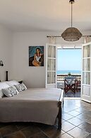 Sea Lilies Suites