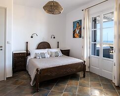Sea Lilies Suites