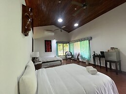 Blue Banyan Inn