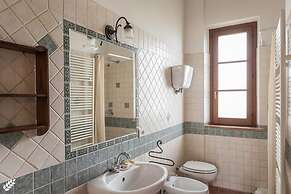 Rosehip apt With Shared Pool