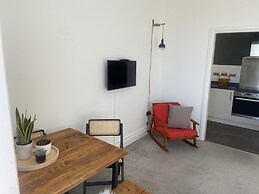 Spacious 2BD Flat With Stunning Views Folkestone