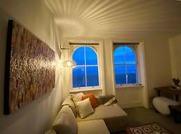 Spacious 2BD Flat With Stunning Views Folkestone