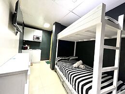 Super OYO 910 Sabaidee Suites