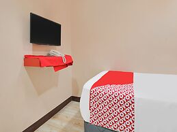 OYO 912 Fb Suites