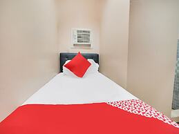 OYO 912 Fb Suites