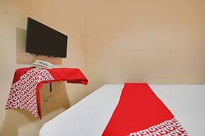 OYO 912 Fb Suites