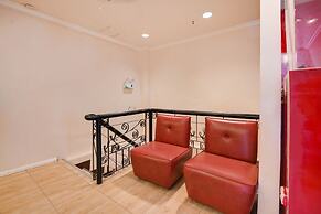OYO 912 Fb Suites