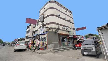 OYO 912 Fb Suites