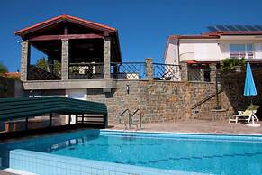 Pool Apartment Debeli Rti 3