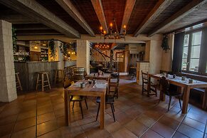 Peanut Medieval Lodge
