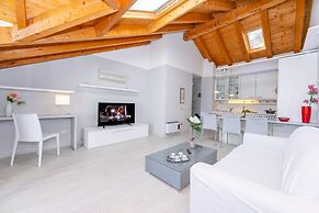 Blu Lake Apartment on Ghiffa Beach