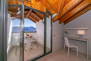 Blu Lake Apartment on Ghiffa Beach