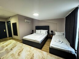 Side Mira Palace