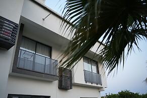 Side Mira Palace