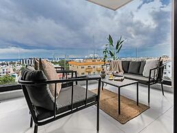 Sanders Only - Cute 2-bdr Apt With Balcony