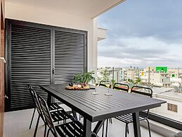 Sanders Only - Cute 2-bdr Apt With Balcony