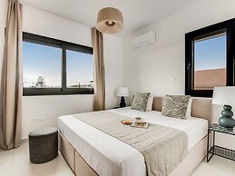 Sanders Only - Delightful 2-bdr Apt With Balcony