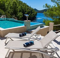 Beachfront Villa Brulupes