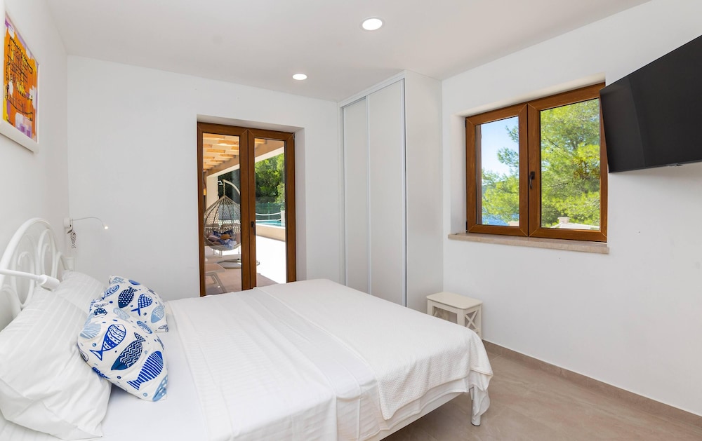 Beachfront Villa Brulupes