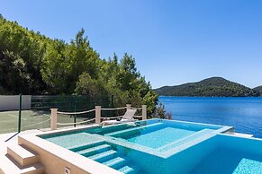 Beachfront Villa Brulupes