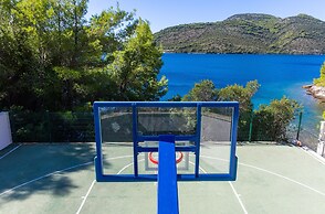 Beachfront Villa Brulupes
