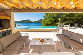 Beachfront Villa Brulupes