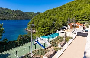 Beachfront Villa Brulupes