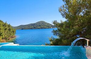 Beachfront Villa Brulupes