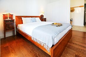 Jump Into the Lull Apartment