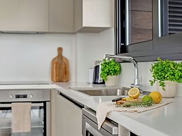 Sanders Only - Adorable 2-bdr Apt With Balcony