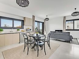 Sanders Only - Adorable 2-bdr Apt With Balcony