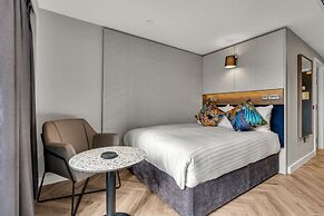 Roomzzz Edinburgh