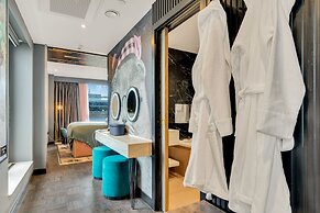 Roomzzz Edinburgh