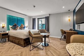 Roomzzz Edinburgh