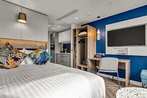 Roomzzz Edinburgh