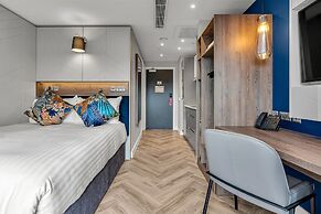 Roomzzz Edinburgh