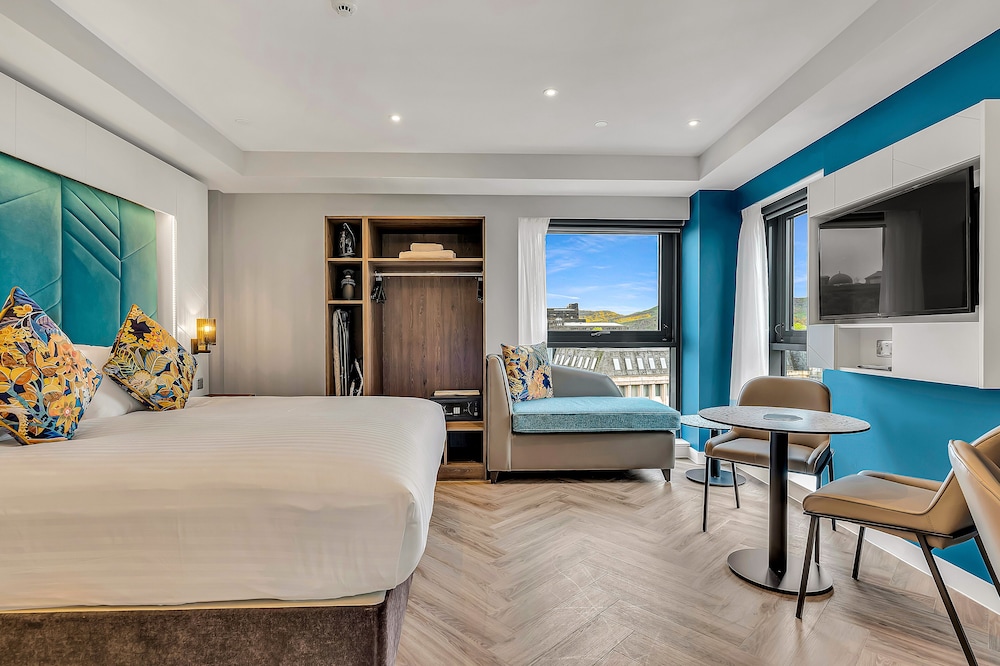 Roomzzz Edinburgh