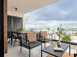 Sanders Only - Charming 2-bdr Apt With Balcony