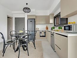 Sanders Only - Charming 2-bdr Apt With Balcony