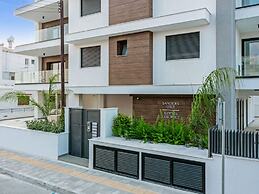 Sanders Only - Ideally Planned Studio With Balcony