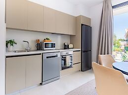 Sanders Only - Ideally Planned Studio With Balcony