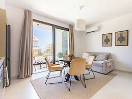 Sanders Only - Ideally Planned Studio With Balcony