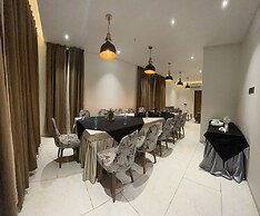Hotel Lunar Stays