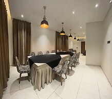 Hotel Lunar Stays