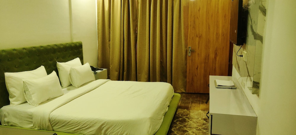 Live Inn Hotel sector 45