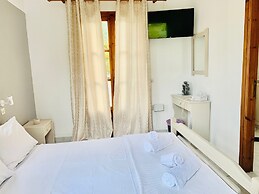 Skopelos Inn