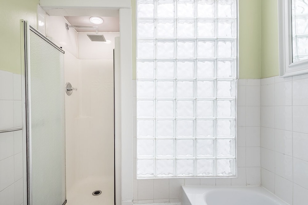 Beautiful 6BR Apt Near Olympic Stadium