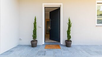 Luxury Apartment in Modern Villa Unit 1