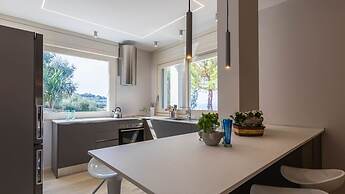 Luxury Apartment in Modern Villa Unit 1