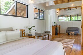 Blue Mist Hotel & Beach Club